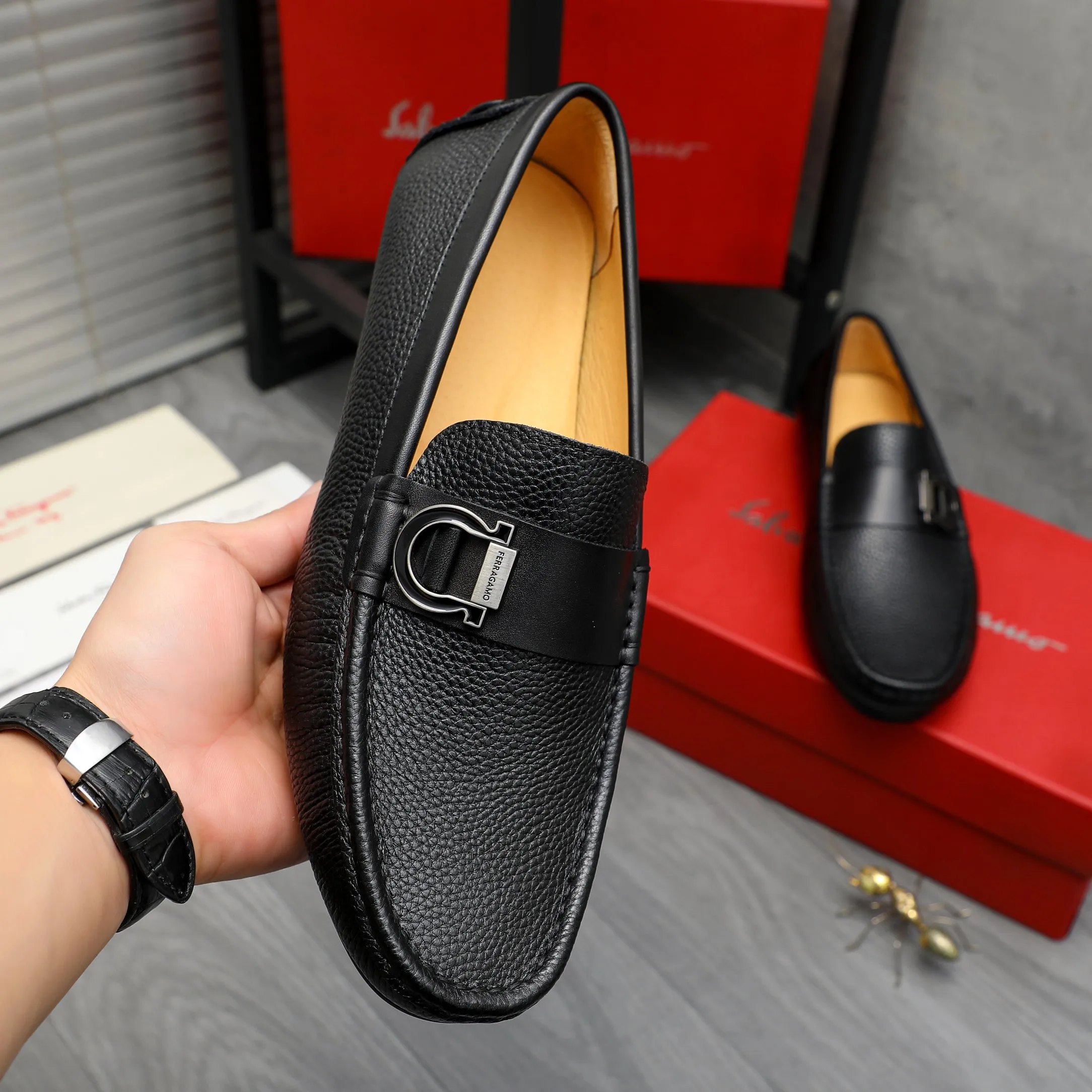 Men's shoes 💰p380 Product trademark: Ferragamo " Ferragamo ] Casual slip-on men's shoes Regular size: 38-45 Product material: Selected pebbled cowhide upper, pigskin lining, rubber outsole